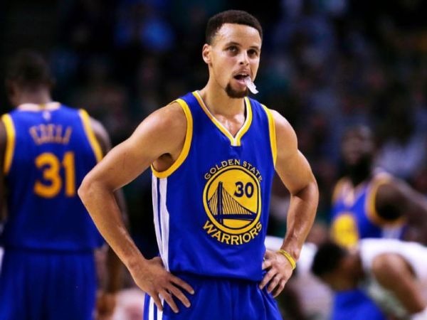 Thủ lĩnh ghi điểm nổi bật giữa khó khăn